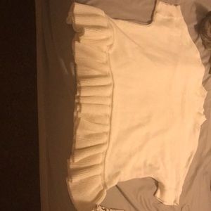 RUFFLED BOTTOM SHORT SLEEVE SLIGHT TURTLE NECK